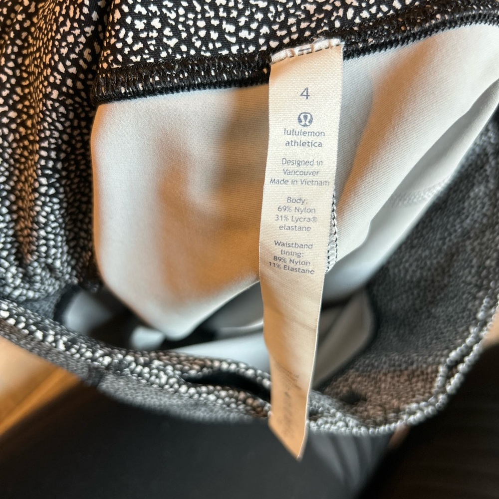 Lululemon Tight Stuff Tight II 25” Reflective Scallop Alpine White/Black Sz 4 - Picture 8 of 15